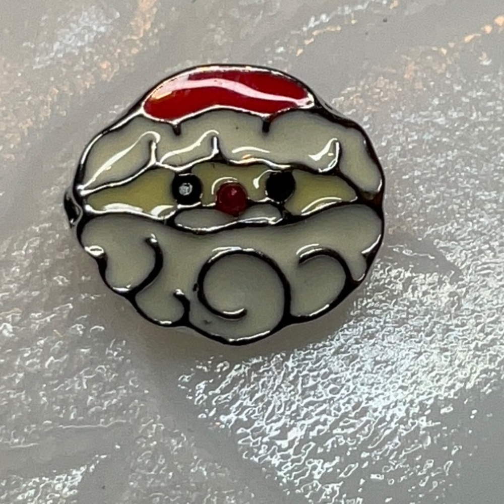 Petite Ginger Snap 12mm silver-toned Santa. GP19-27